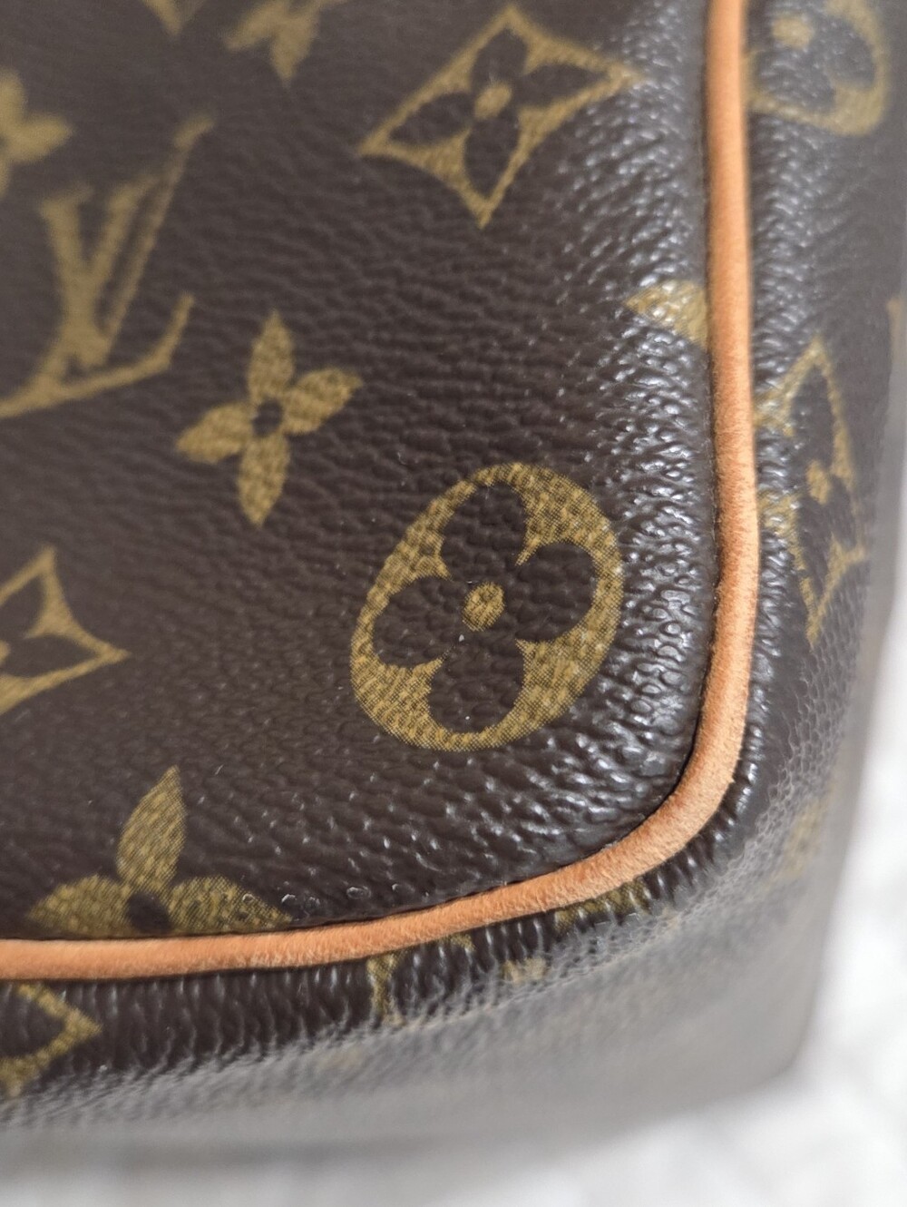 SOLD-Louis Vuitton Speedy 40 - Picture 10 of 16